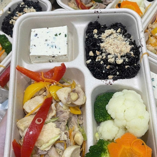 So sánh bếp ăn thông minh